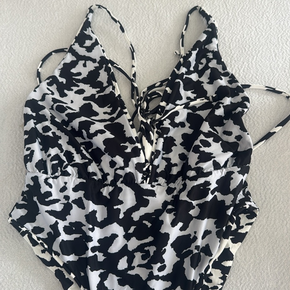 Maaji Womens Safari One Piece, Size Medium , $178 - Picture 10 of 11
